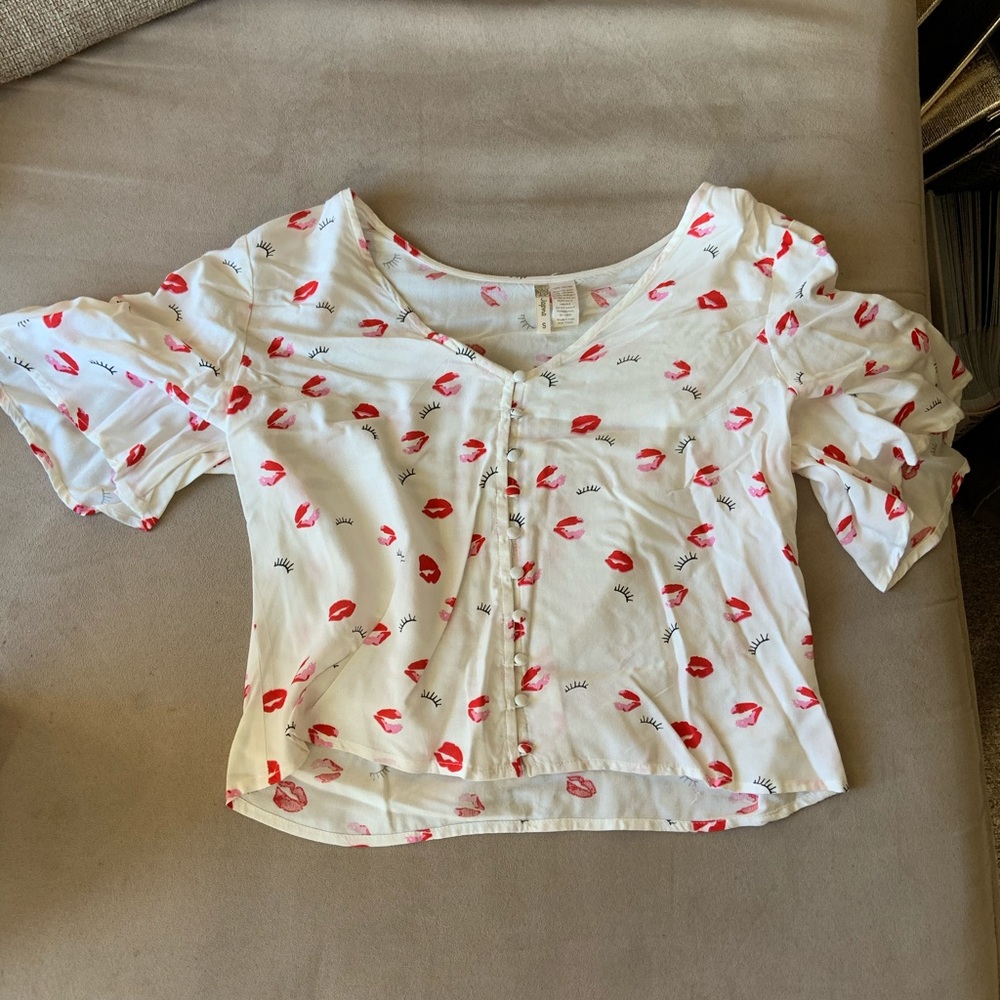 Kisses & Lashes Top